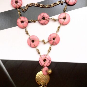 Collier vintage perles plates roses